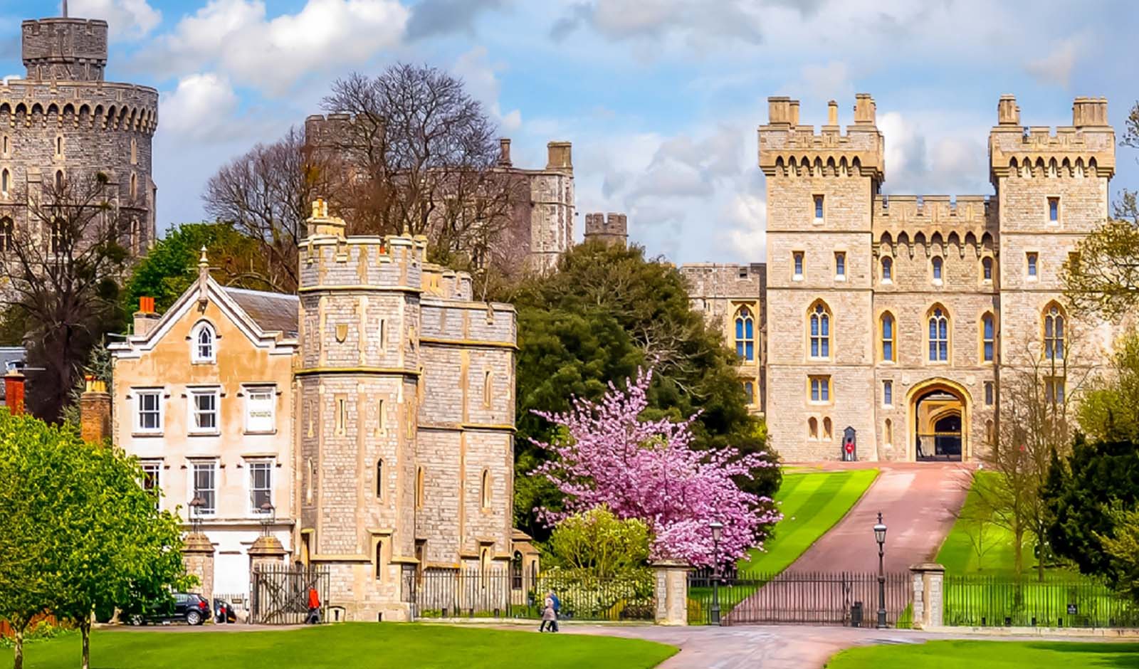 Experience Windsor Castle & Sparkling Cream Tea at Clarence Brasserie for Two