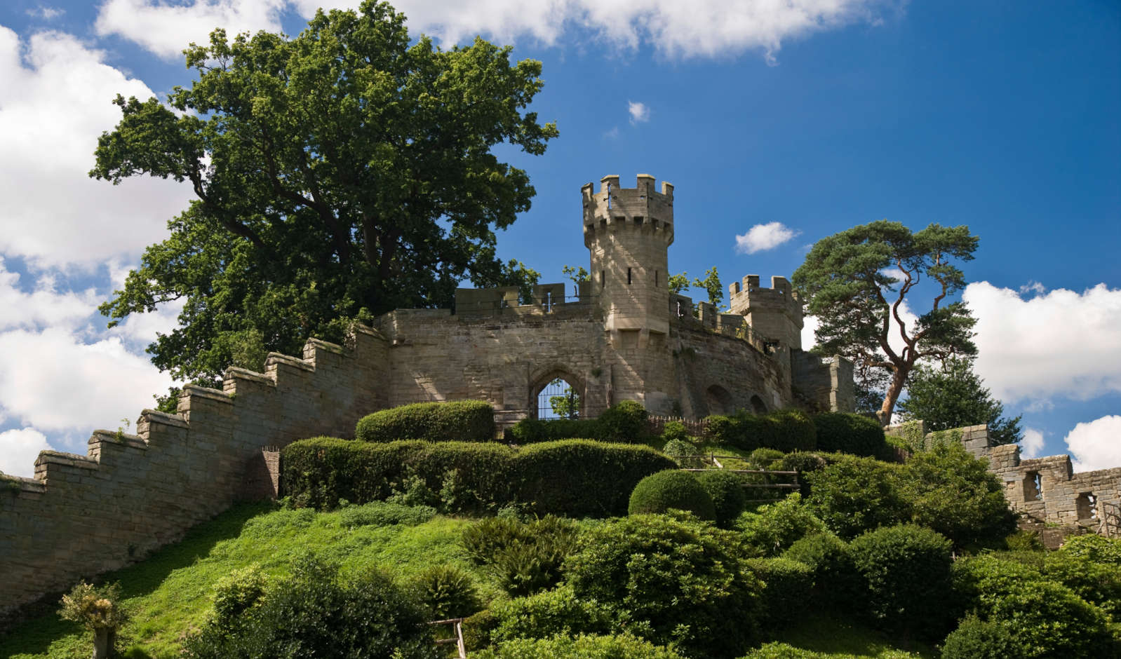 Save on Multi Attraction Tickets and visit Warwick Castle today!